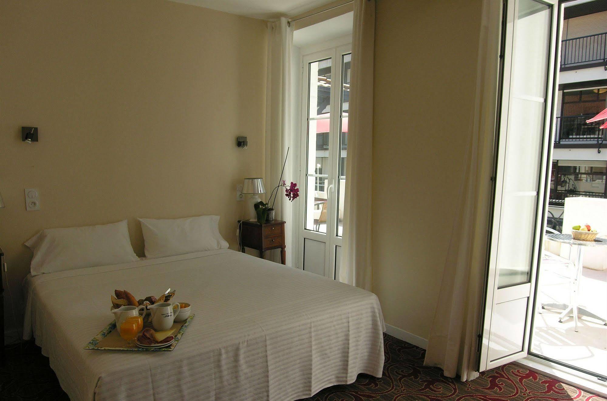 Grand Hotel De La Poste แซ็งฌองเดอลูซ ภายนอก รูปภาพ